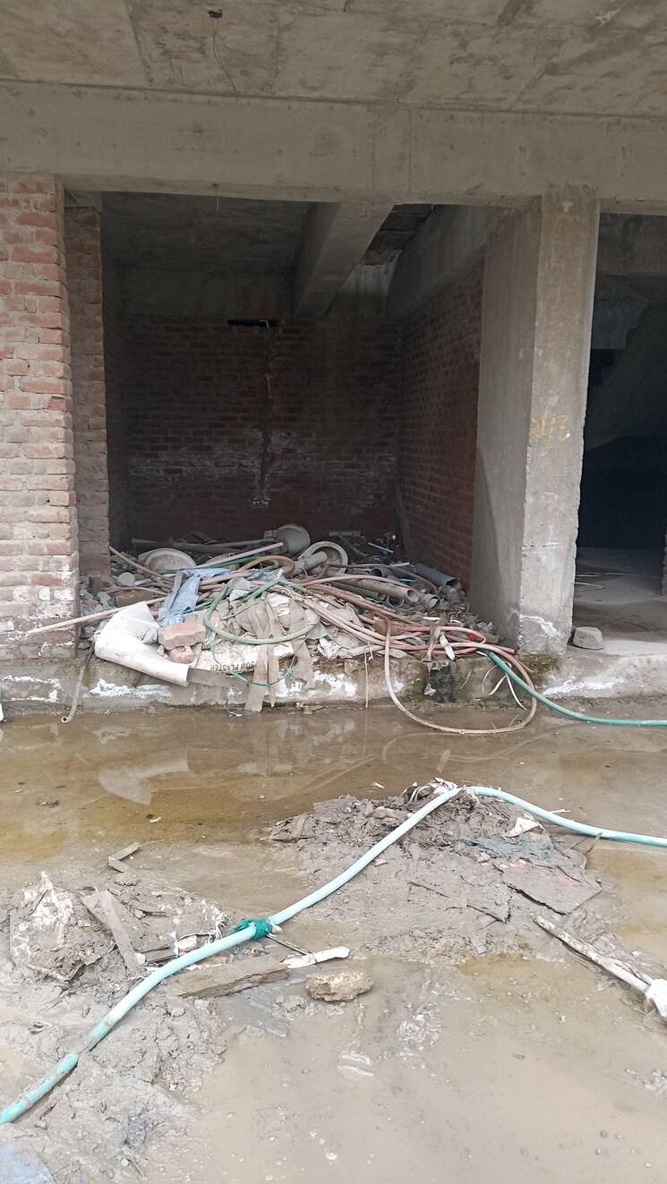  Parking, svp-gulmohur-garden-phase-2 Commercial Shop 450 Sq.Ft. In Raj Nagar Extension Ghaziabad 9682685