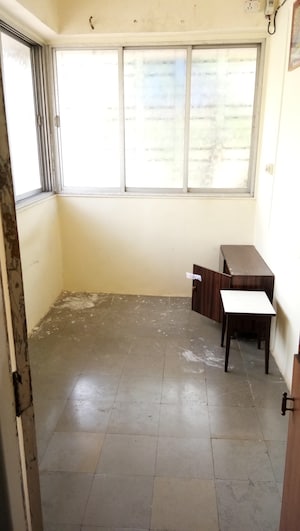 Room in 1 RK Apartment at Samarth Nagar Building, Sion – for Sale