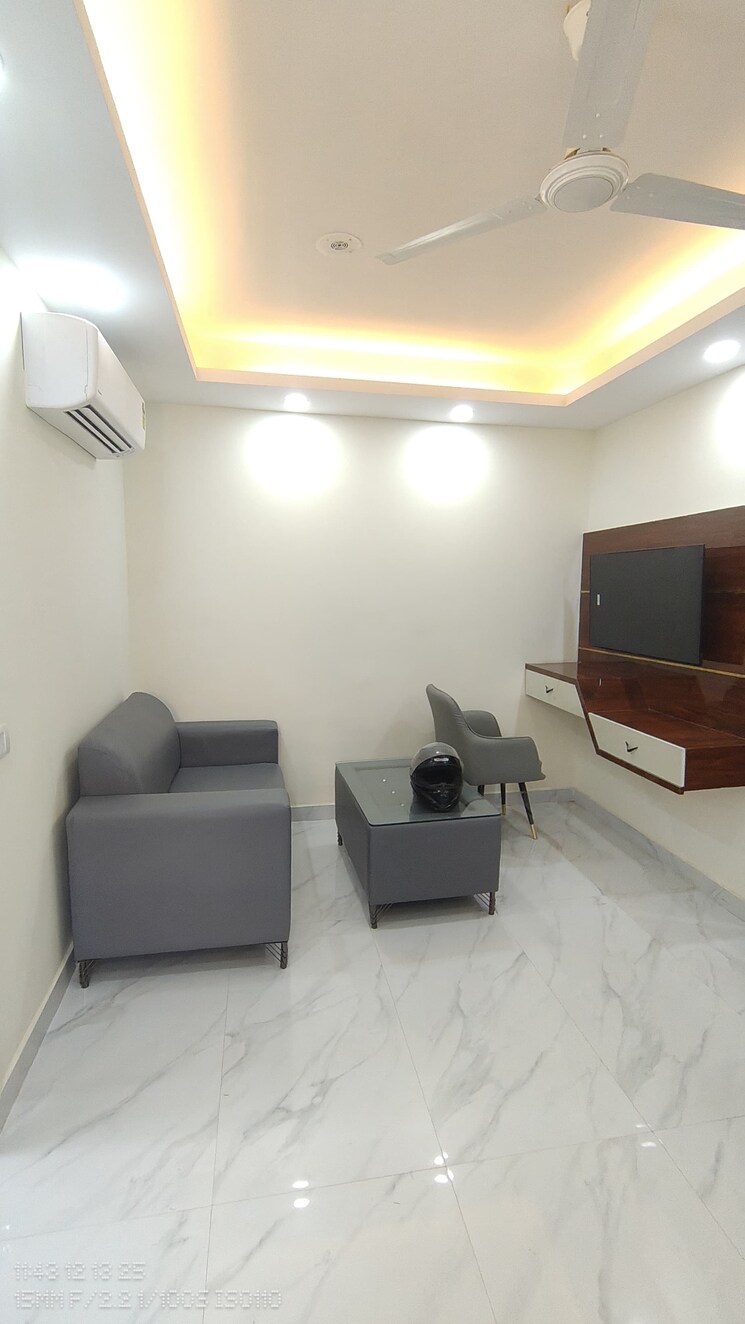 Living Room, dlf-city-phase-iv 1 Bedroom 1000 Sq.Ft. Builder Floor In Dlf Phase iv Gurgaon 9682668