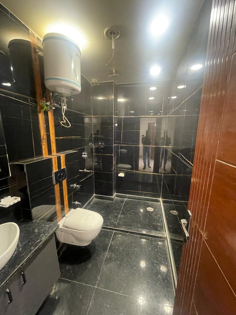 Bathroom, suncity-heights 5 Bedroom 5033 Sq.Ft. Apartment In Sector 54 Gurgaon 9682676