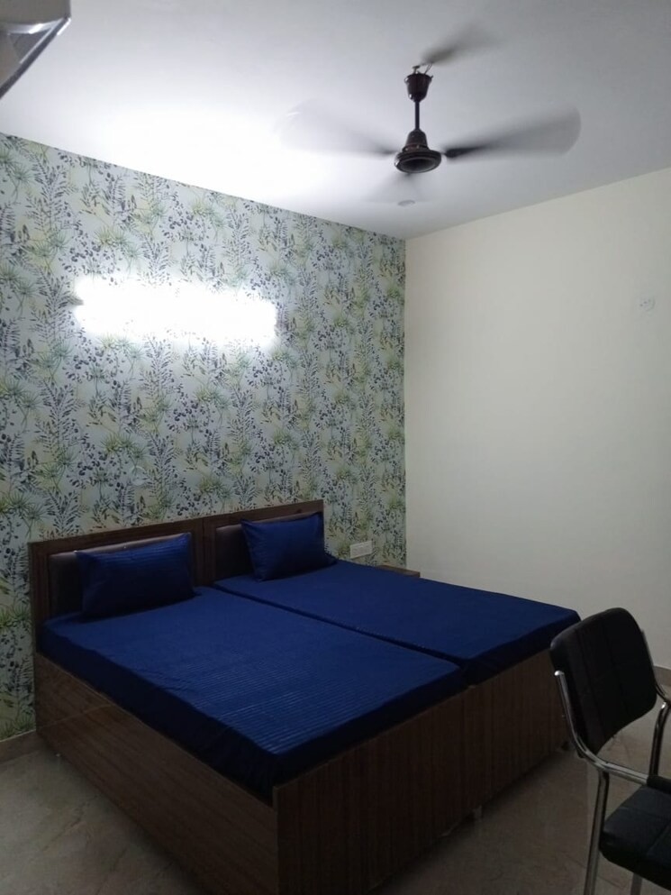 Room, sector 42 Pg For Boys & Girls In Sector 42 9682704