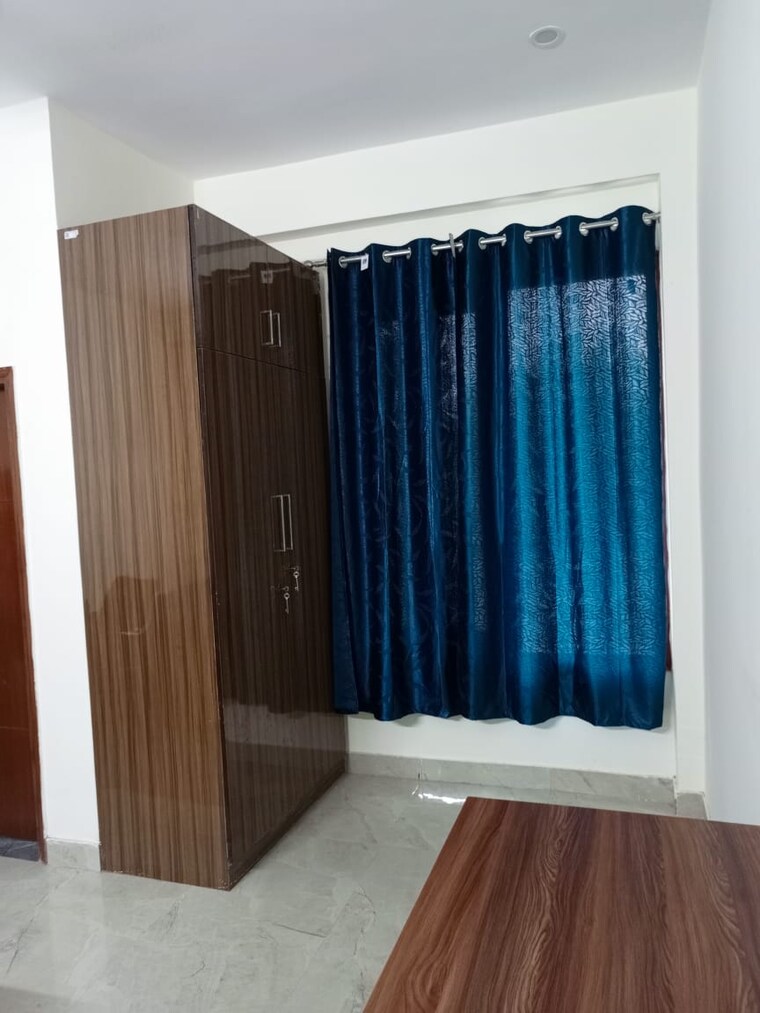 Room, sector 42 Pg For Boys & Girls In Sector 42 9682704