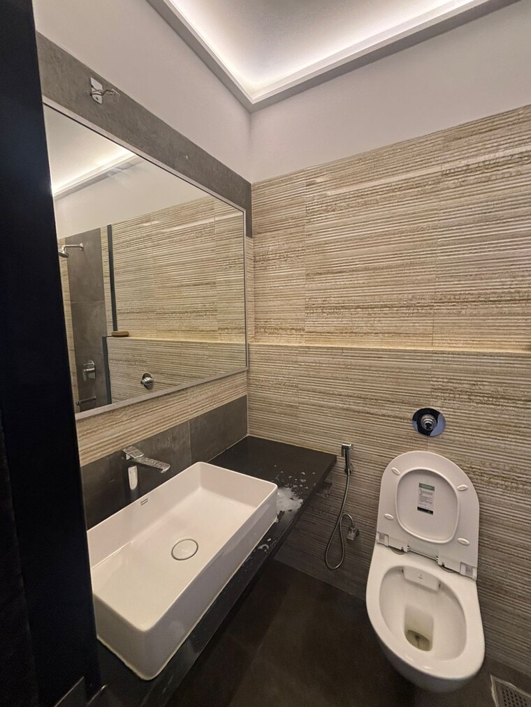 Bathroom, dosti-flamingos 2 Bedroom 750 Sq.Ft. Apartment In Parel Mumbai 9682716