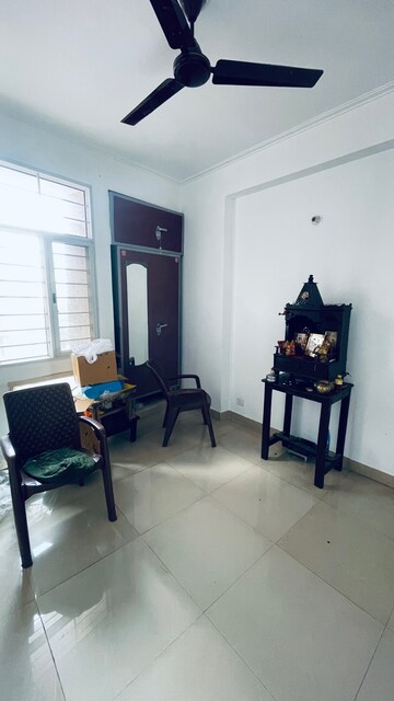 Living Room in 4 BHK Apartment at Eldeco Saubhagyam, Vrindavan Yojna – for Rent