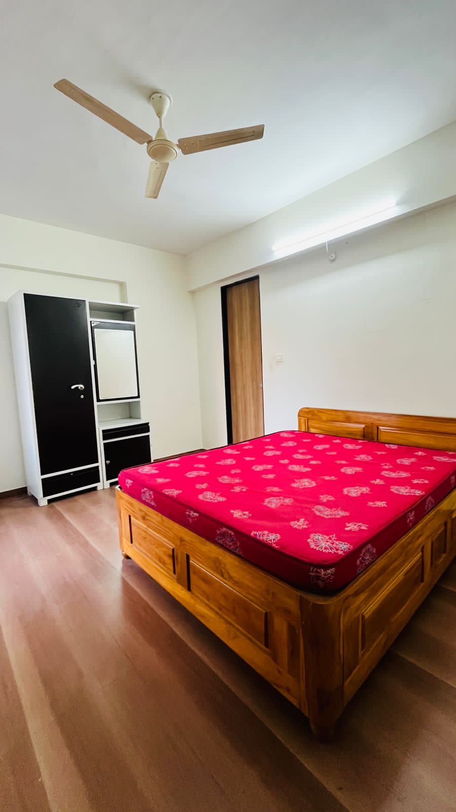 2 BHK Apartment For Rent in Shri Senapati Bapat CHS