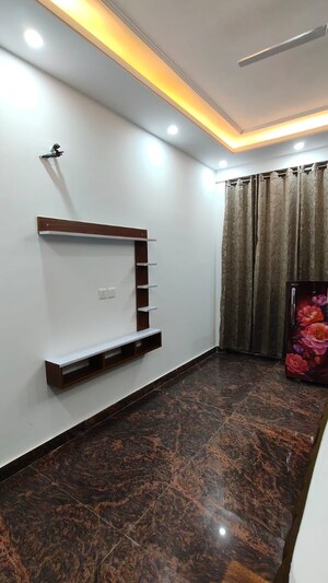 Furnished Amenities in 1 RK Builder Floor at DLF Atria, Dlf Phase ii – for Rent