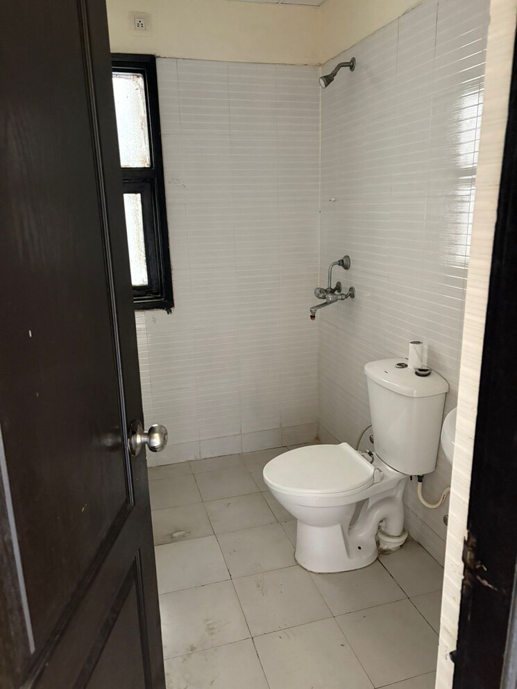 Bathroom, rps-palms 3 Bedroom 919 Sq.Ft. Apartment In Sector 88 Faridabad 9682798