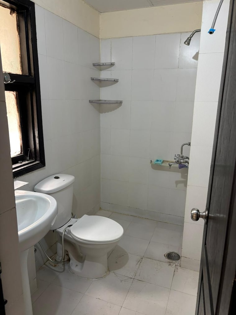 Bathroom, rps-palms 3 Bedroom 919 Sq.Ft. Apartment In Sector 88 Faridabad 9682798