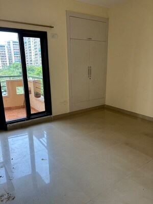 Room in 3 BHK Apartment at Rps Palms, Sector 88 – for Rent