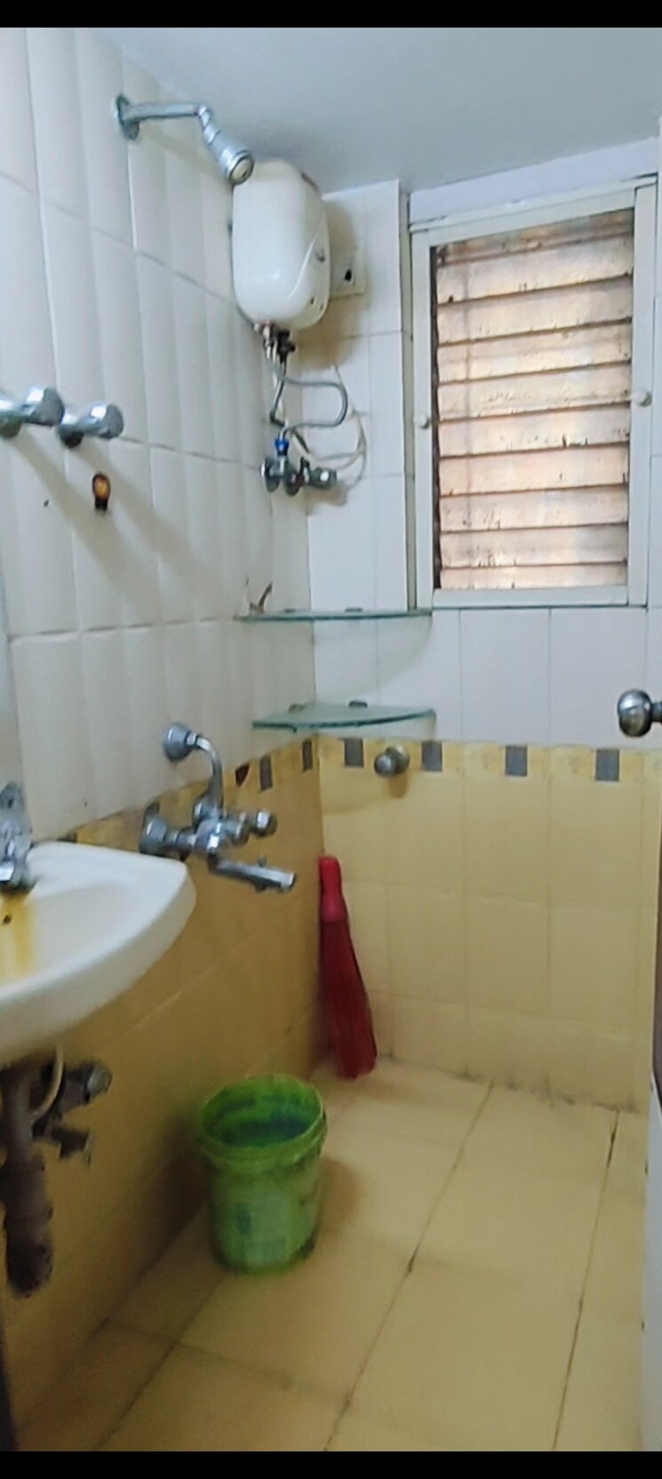 Bathroom, chikoowadi 1 Bedroom 430 Sq.Ft. Apartment In Chikoowadi Mumbai 9682828