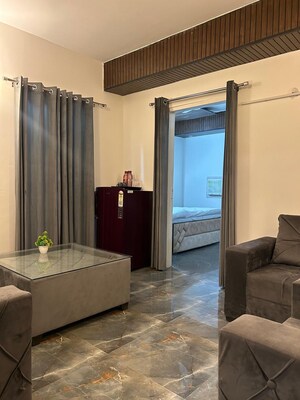 Living Room in 4 BHK Builder Floor at DLF City Phase IV, Dlf Phase iv – for Rent