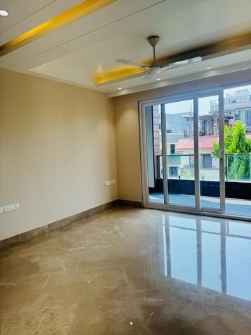 Room in 4 BHK Builder Floor at DLF City Phase IV, Dlf Phase iv – for Rent