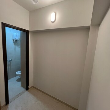 Room in 4 BHK Apartment at Lodha Aura, Wadala Truck Terminal – for Rent