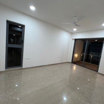 Room in 4 BHK Apartment at Lodha Aura, Wadala Truck Terminal – for Rent