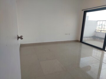 Room in 3 BHK Apartment at Kumar Kruti, Kalyani Nagar – for Rent