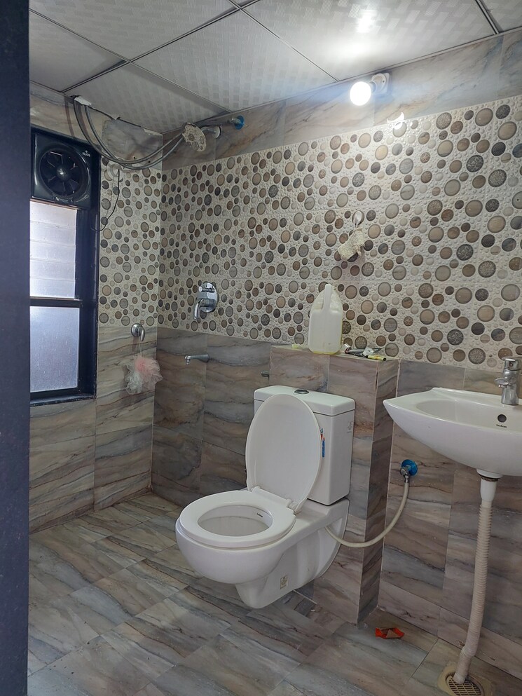 Bathroom, kumar-kruti 3 Bedroom 1500 Sq.Ft. Apartment In Kalyani Nagar Pune 9682892