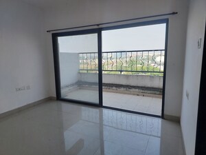 Room in 3 BHK Apartment at Kumar Kruti, Kalyani Nagar – for Rent