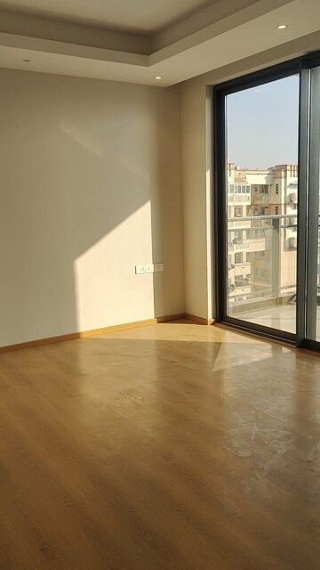 Room in 1.5 BHK Builder Floor at DLF Qerwa, Sector 28 – for Rent