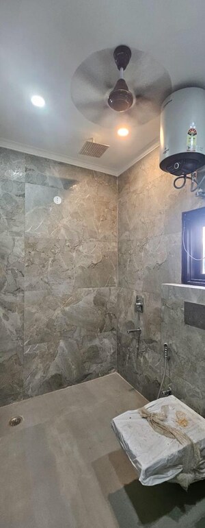 Bathroom in 1.5 BHK Builder Floor at DLF Qerwa, Sector 28 – for Rent