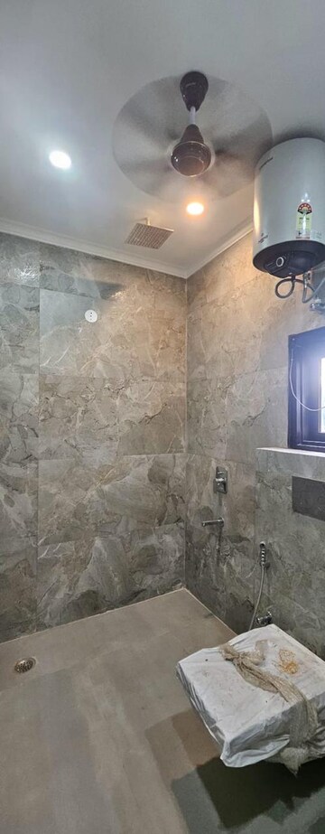 Bathroom in 1.5 BHK Builder Floor at DLF Qerwa, Sector 28 – for Rent