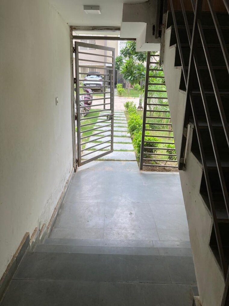 Balcony, lavender-floors 3 Bedroom 250 Sq.Yd. Apartment In Sector 89 Faridabad 9682831