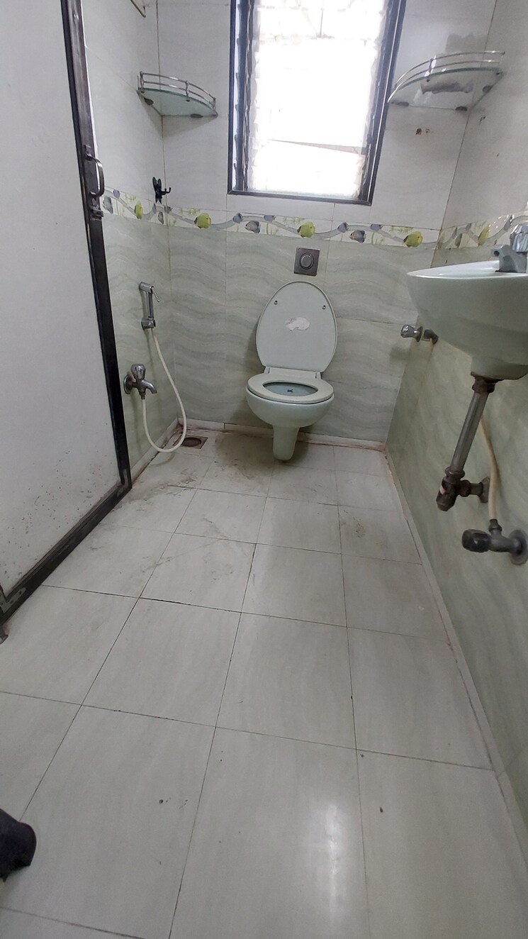 Bathroom, kesar-residency 2 Bedroom 850 Sq.Ft. Apartment In Kandivali West Mumbai 9682864