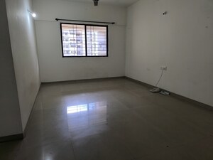 Room in 3 BHK Apartment at Parmar Corporate Lounge, Fergusson College Road – for Rent