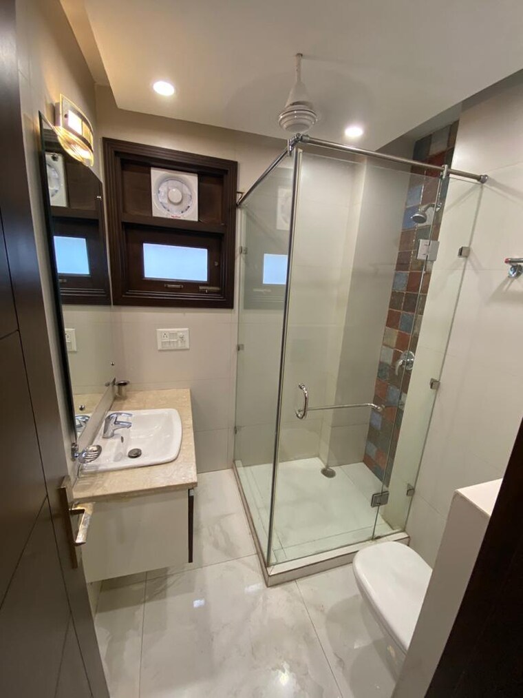 Bathroom, greater kailash i 3 Bedroom 1872 Sq.Ft. Builder Floor In Greater Kailash I Delhi 9682881