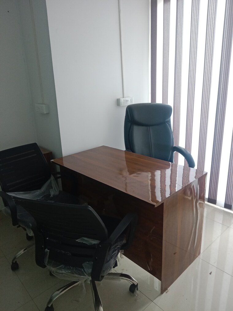 Team Area, gaur-city-center Commercial Office Space 560 Sq.Ft. In Sector 4 Greater Noida Greater Noida 9682921