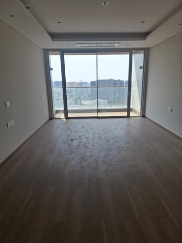 Room in 3 BHK Apartment at Gera Emerald City, Kharadi – for Rent