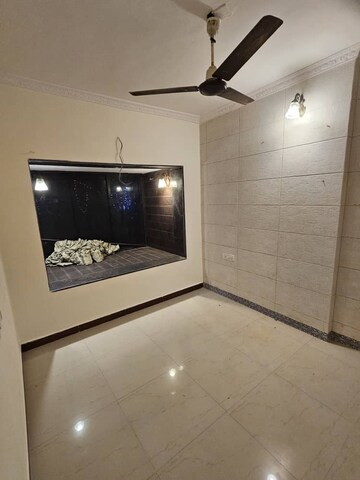Room in 2 BHK Apartment at Oshiwara Mhada, Andheri West – for Rent