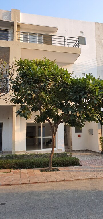 3 BHK Villa – Exterior View View at Paramount Golfforeste, Zeta I Greater Noida - for Rent