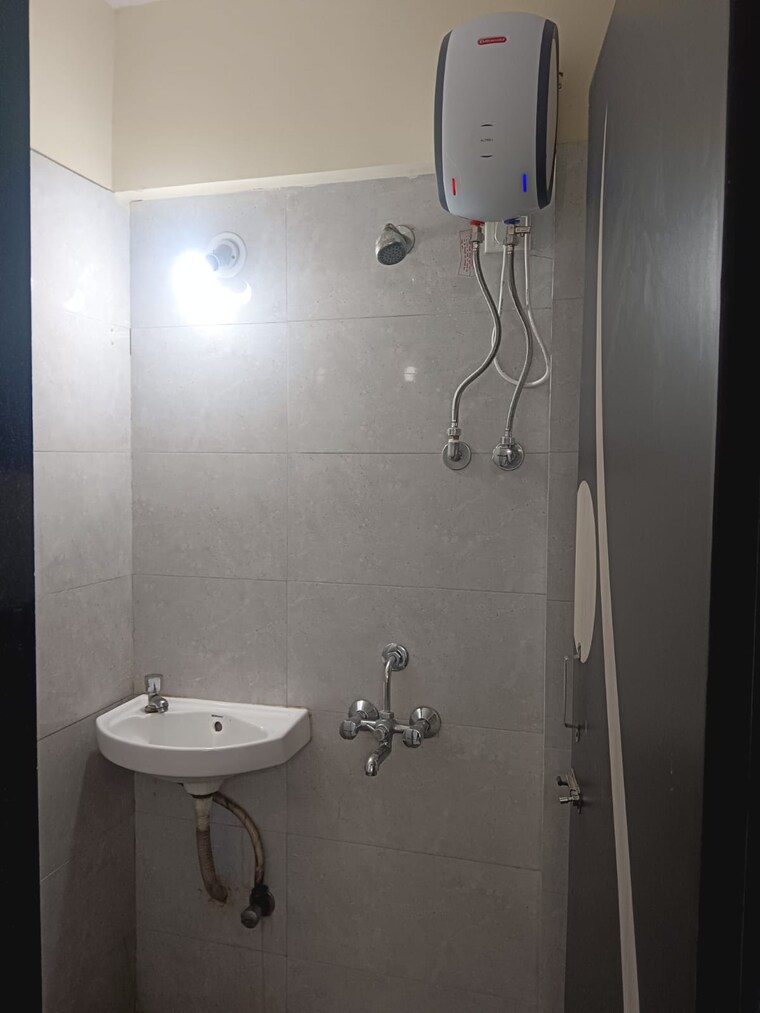Bathroom, goregaon east Pg For Boys & Girls In Goregaon East 9682954