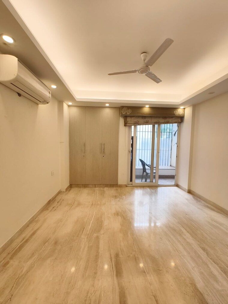 Room, greater kailash i 3 Bedroom 208 Sq.Yd. Builder Floor In Greater Kailash I Delhi 9682968