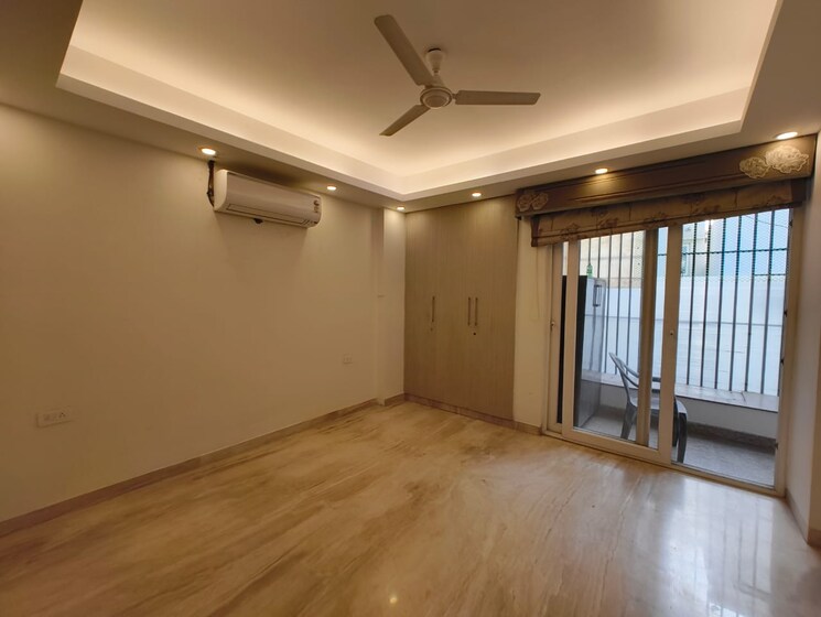 Room, greater kailash i 3 Bedroom 208 Sq.Yd. Builder Floor In Greater Kailash I Delhi 9682968
