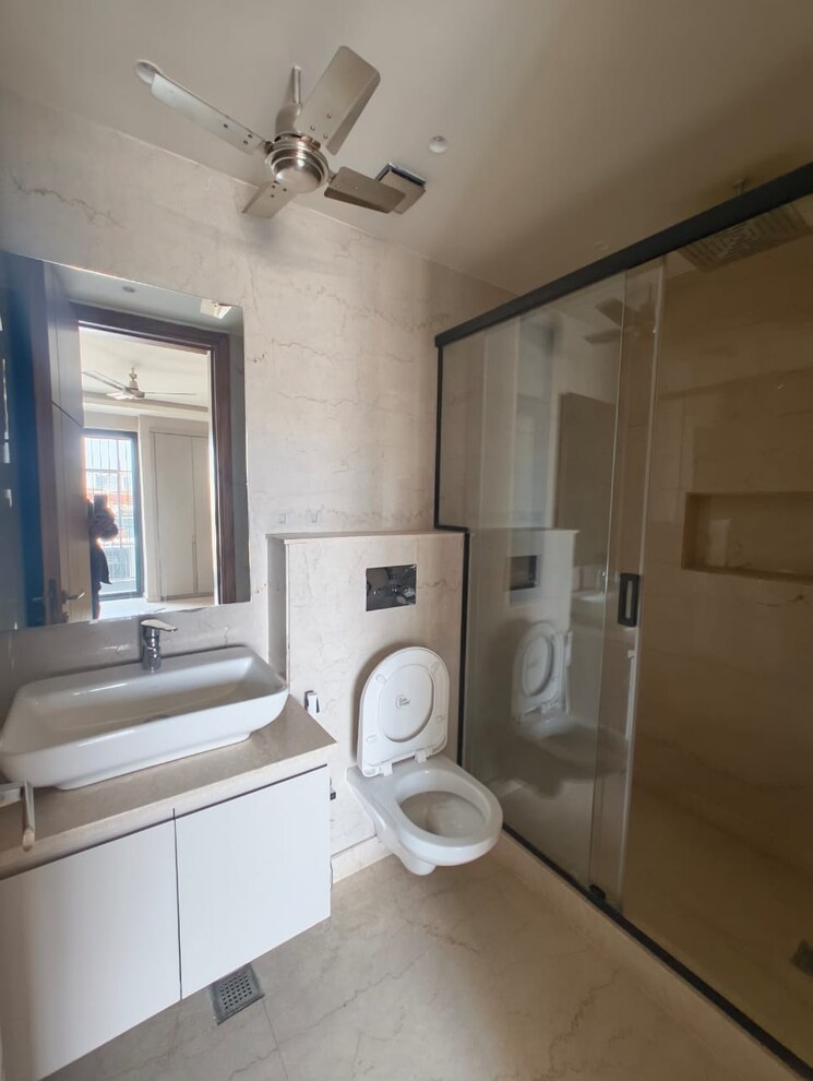 Bathroom, greater kailash i 3 Bedroom 208 Sq.Yd. Builder Floor In Greater Kailash I Delhi 9682987