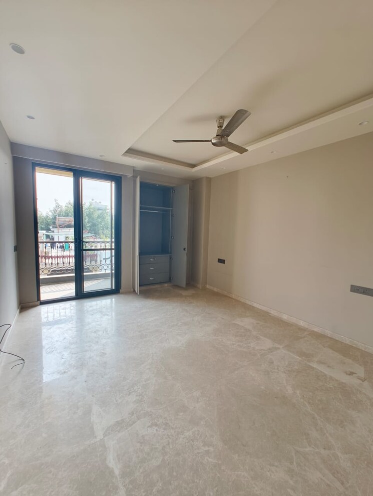 Room, greater kailash i 3 Bedroom 208 Sq.Yd. Builder Floor In Greater Kailash I Delhi 9682987