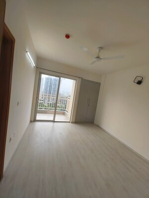 Room in 3 BHK Apartment at M3M Marina, Sector 68 – for Rent