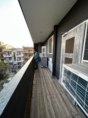 Balcony in 2 BHK Builder Floor at Sector 40 – for Rent