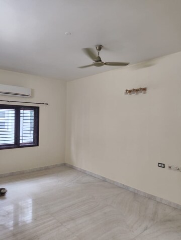 Room in 6+ BHK Independent House at Manikonda – for Sale