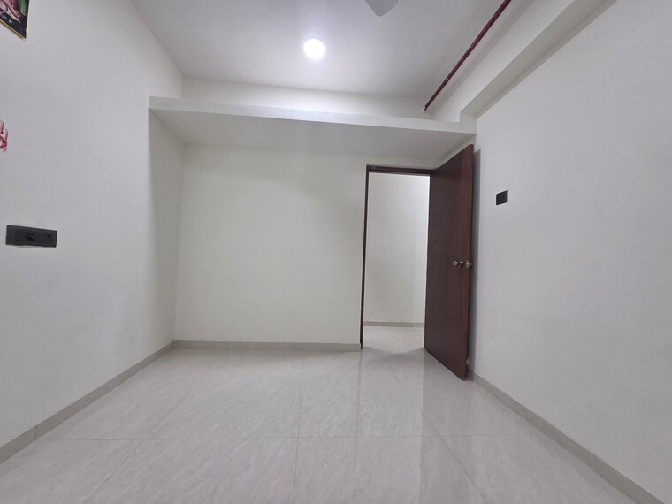 Room, goregaon west 3 Bedroom 1500 Sq.Ft. Apartment In Goregaon West Mumbai 9683036