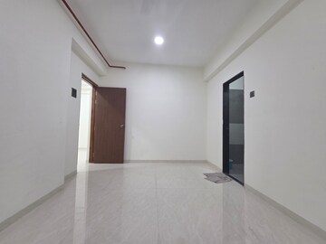 Room in 3 BHK Apartment at Goregaon West – for Rent