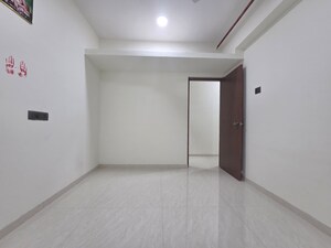 Room in 3 BHK Apartment at Goregaon West – for Rent