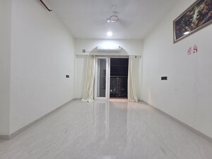 Room in 3 BHK Apartment at Goregaon West – for Rent