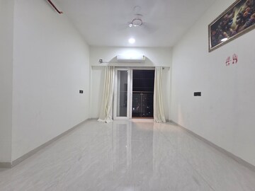 Room in 3 BHK Apartment at Goregaon West – for Rent