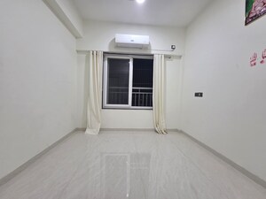 Room in 3 BHK Apartment at Goregaon West – for Rent