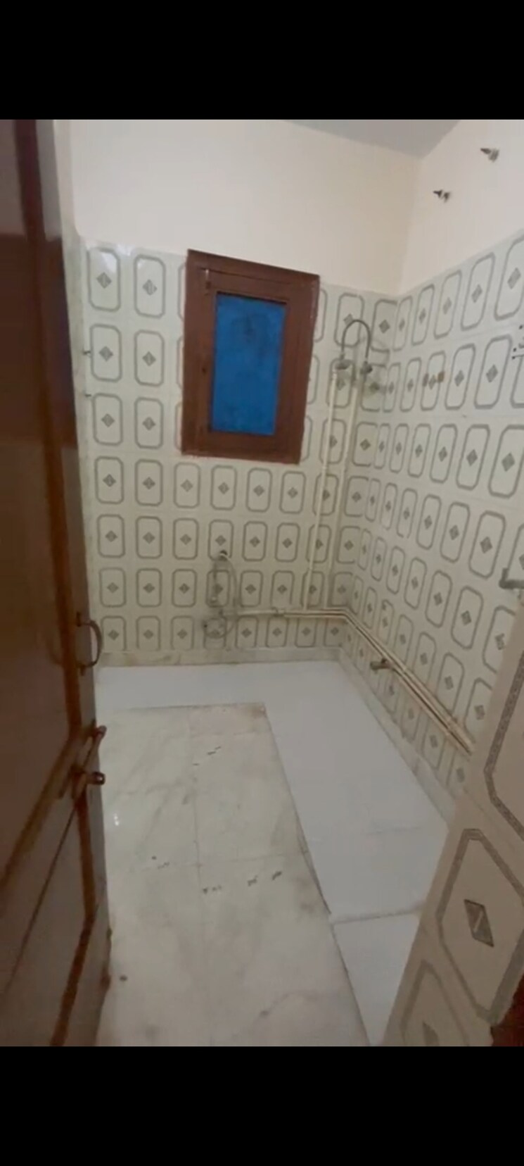 Bathroom, beta ii greater noida 2 Bedroom 120 Sq.Mt. Independent House In Beta Ii Greater Noida Greater Noida 9683063