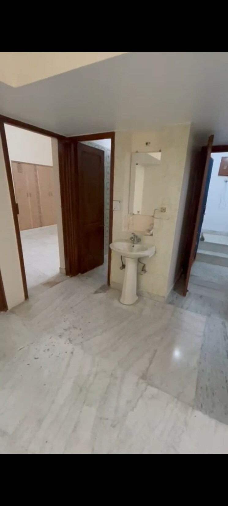 Bathroom, beta ii greater noida 2 Bedroom 120 Sq.Mt. Independent House In Beta Ii Greater Noida Greater Noida 9683063