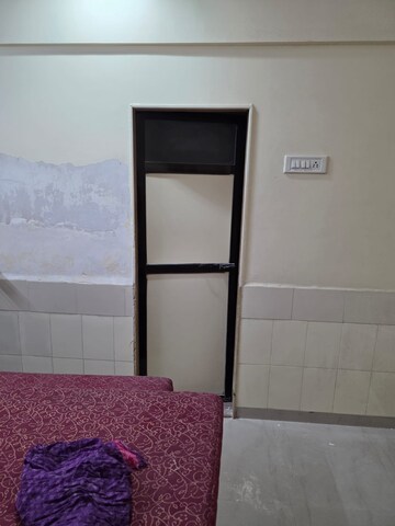 Room in 1.5 BHK Apartment at Paranjape Schemes Royal Court, Andheri East – for Rent