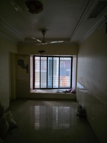 Room in 1.5 BHK Apartment at Paranjape Schemes Royal Court, Andheri East – for Rent